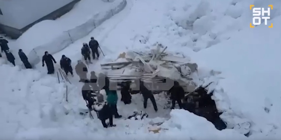 В Дагестане умерла женщина, которую с ребёнком накрыло лавиной