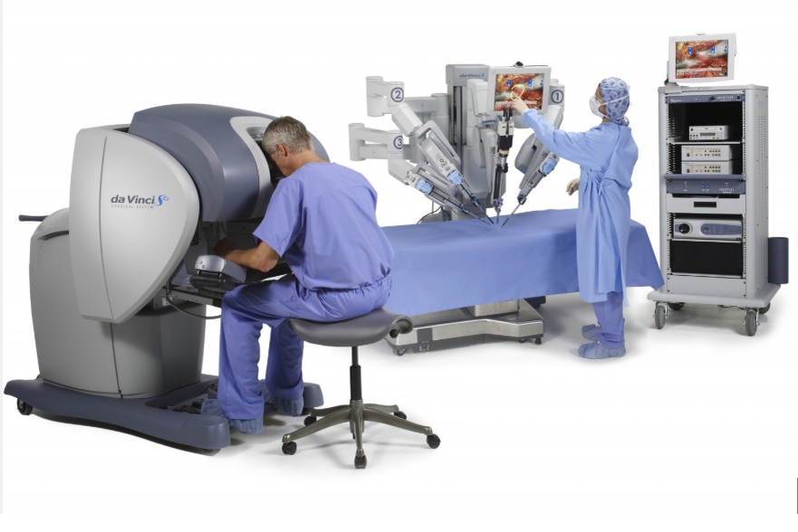 Роботическая система (как правило) состоит из 3  блоков: видеостойки, консоли пациента и консоли хирурга — рабочего места врача.