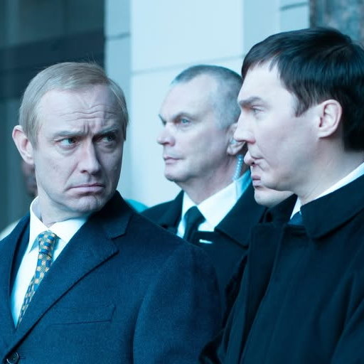     Джуд Лоу и Пол Дано готовы изменить Россию и мир в трейлере «Кремлёвского волшебника»