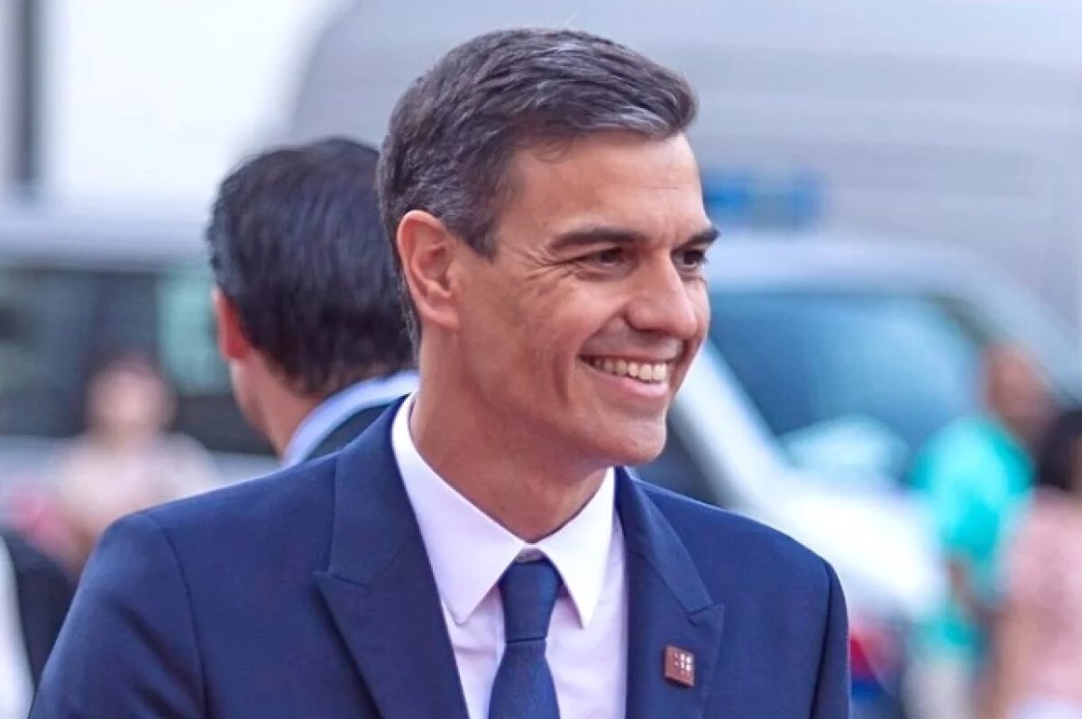    Премьер Испании Санчес поддержал папу римского на фоне критики от Трампа