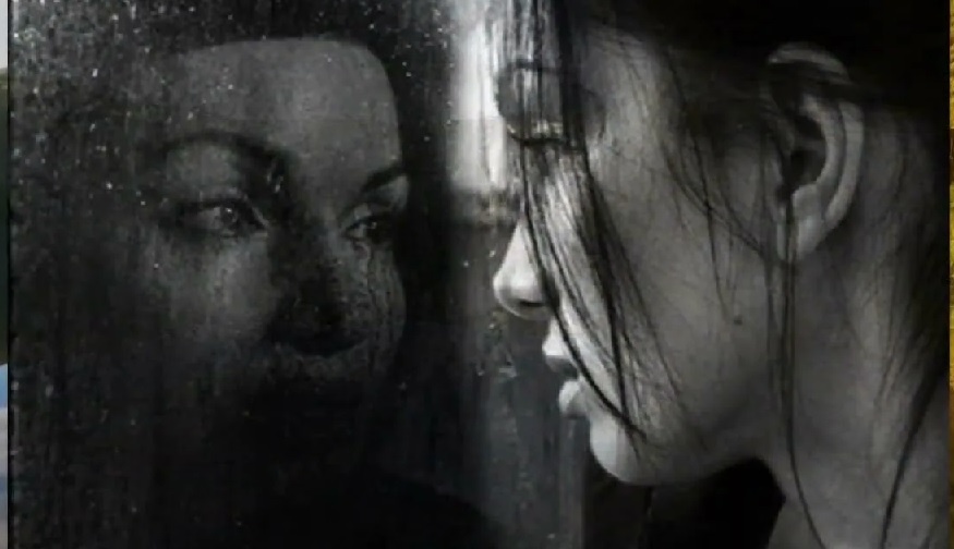 отражение на мокром окне