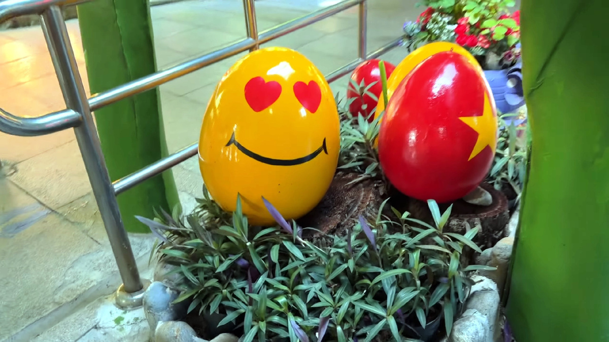 Яйца повсюду