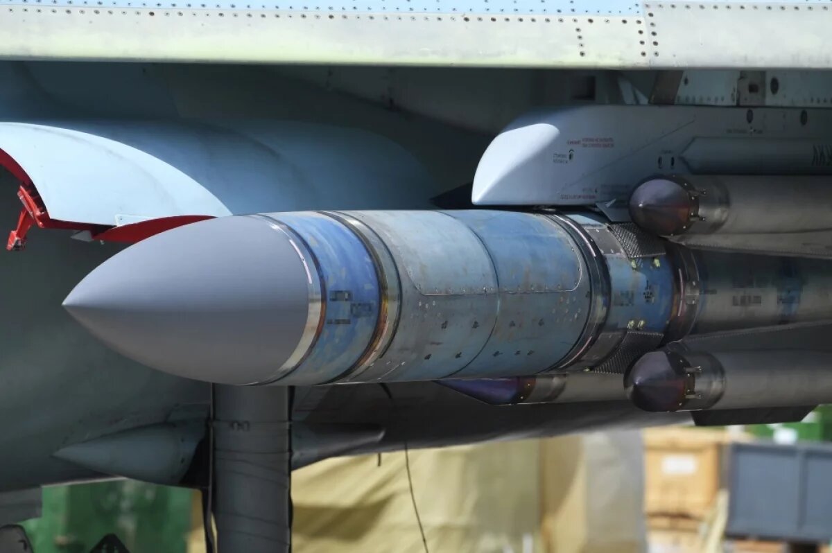   Авиационная ракета Х-31 на узле подвески вооружения многоцелевого истребителя Су-35 ВКС России.