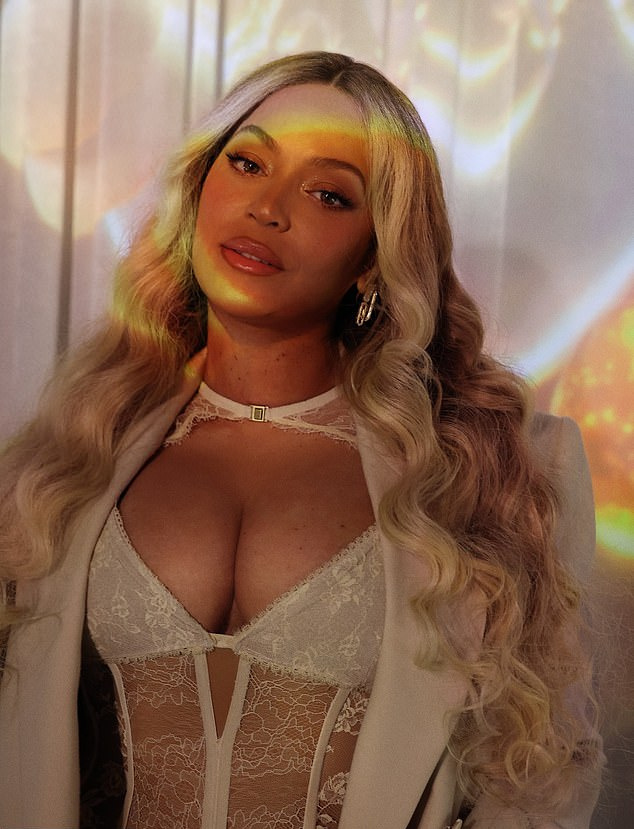    Источник: Социальные сети  | Бейонсе представила Cécred в эффектной съемке, а Джей-Зи рассказал о старании Блю Айви