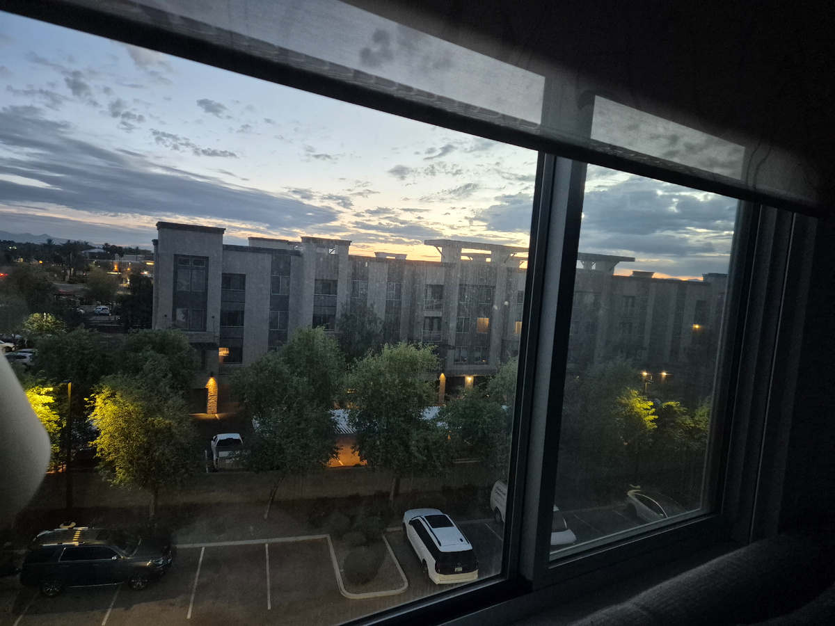 раннее утро, отель Element, Чандлер,  Аризона 