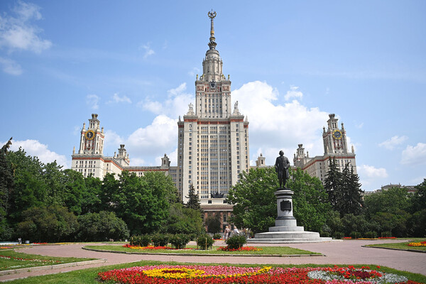 8473292 06.07.2023 Главное здание Московского государственного университета имени М. В. Ломоносова (МГУ). Кристина Кормилицына / РИА Новости / Кристина Кормилицына/РИА Новости   📷
