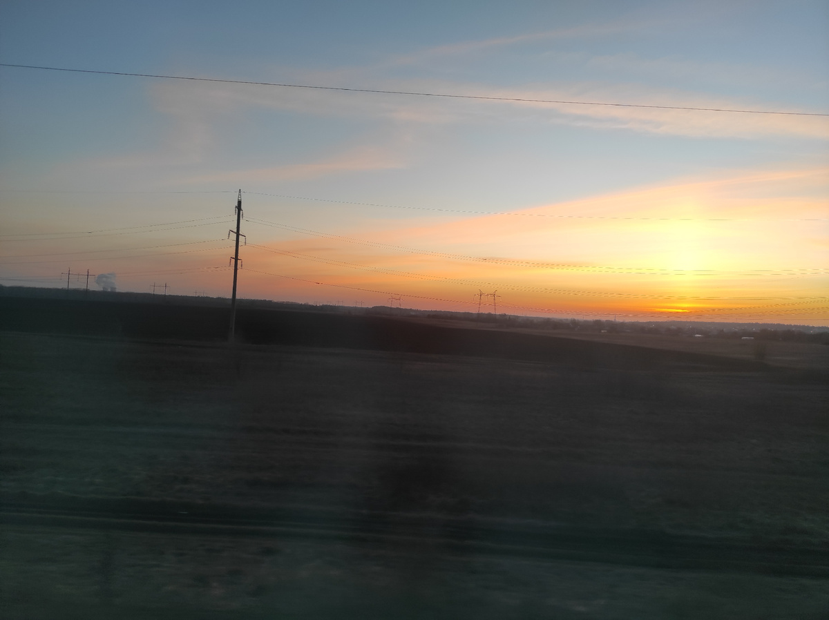 Закат из окна поезда