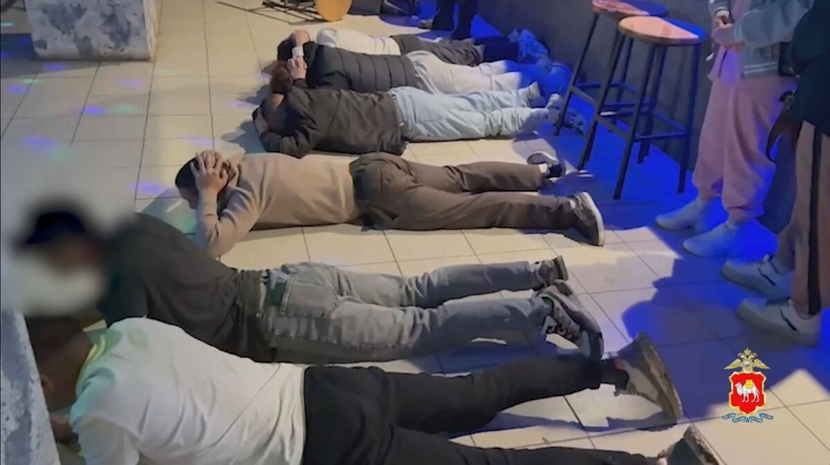    Полицейские и ОМОН провели проверку в одном из ночных клубов Магнитогорска   Полиция Южного Урала