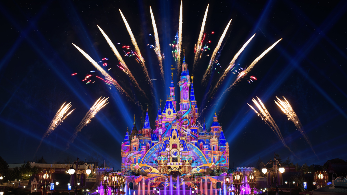 Источник: https://www.shanghaidisneyresort.com/en/experience/entertainment/magic-together