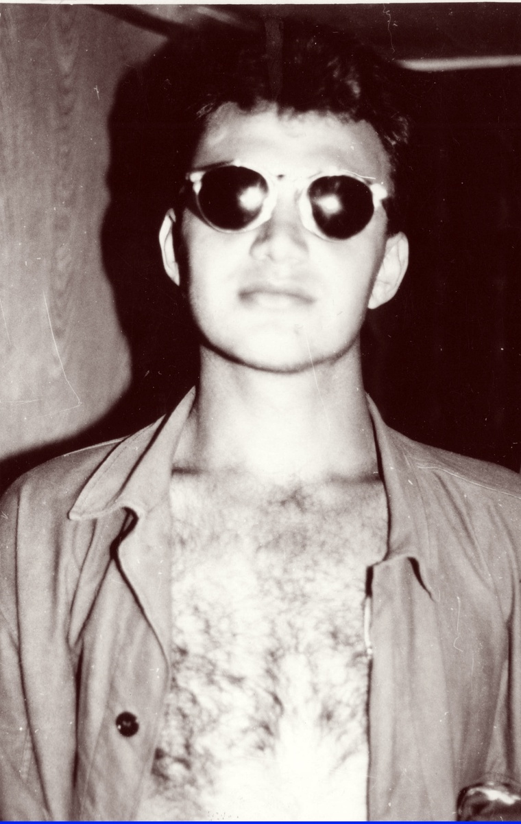 п. Хурба, лето 1994 года. Помню жарко было. И растегрул дома (У Вадика Жугана) техничку до пупа. 😂 