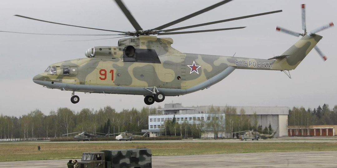 Ми-26: зачем нужен вертолёт, который поднимает в воздух другой вертолёт