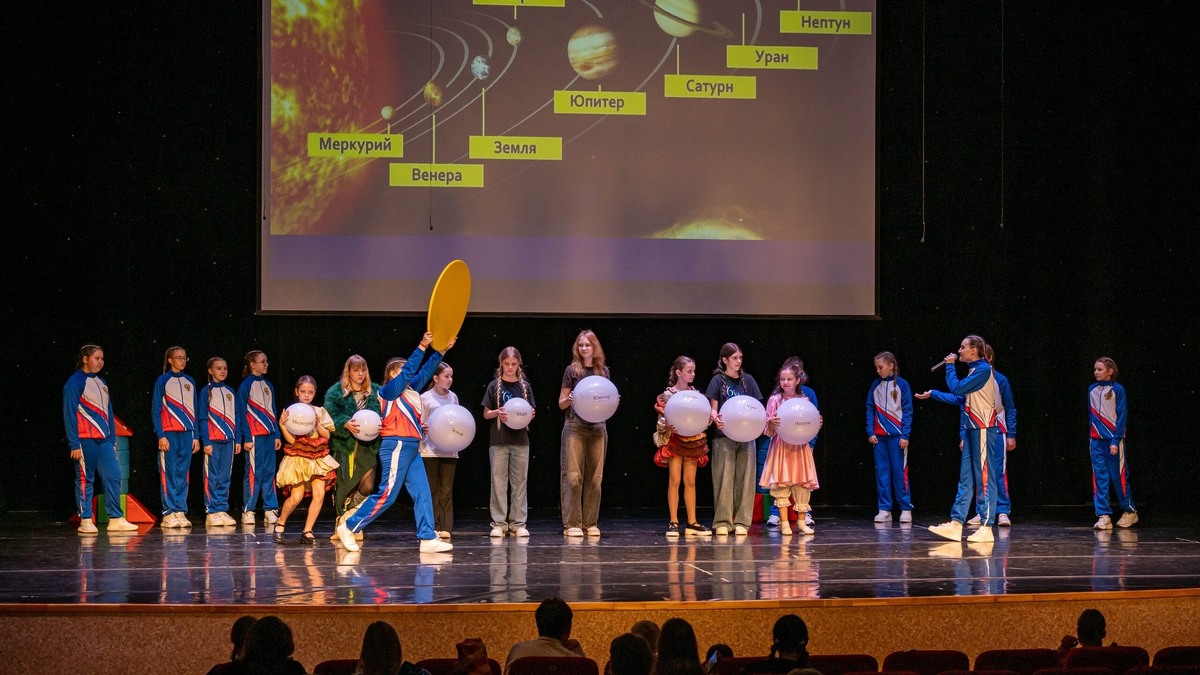     Гайчане выступили в Оренбурге с игровой программой к Дню космонавтики. Фото: Наталья Анисимова.