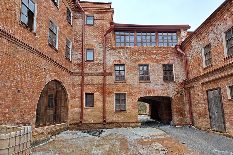    Доходный дом с более чем вековой историей планируется отреставрировать к июню этого года