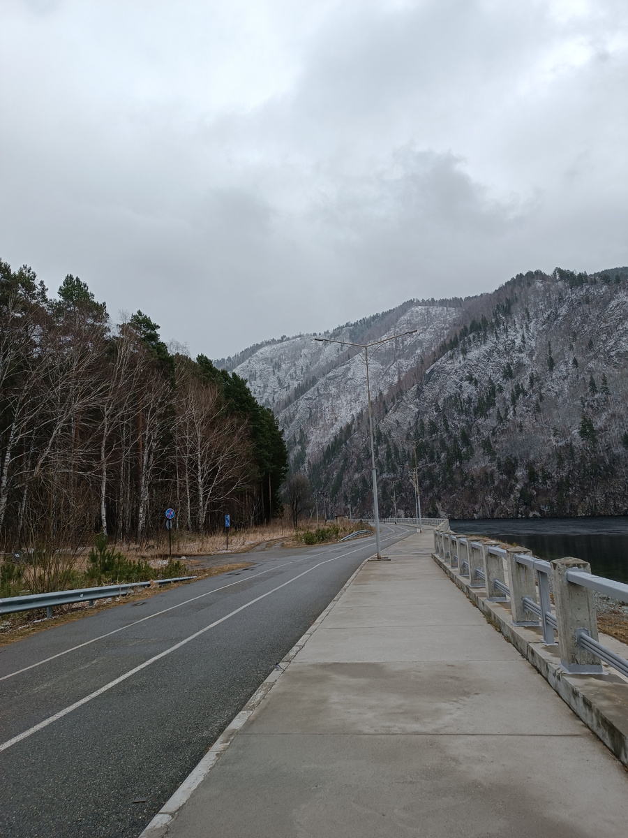 Набережная в посёлке Черёмушки. Фото автора.