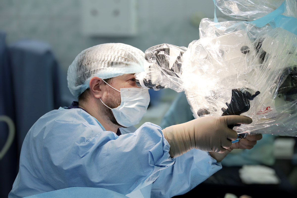 Иван Копылов в операционной