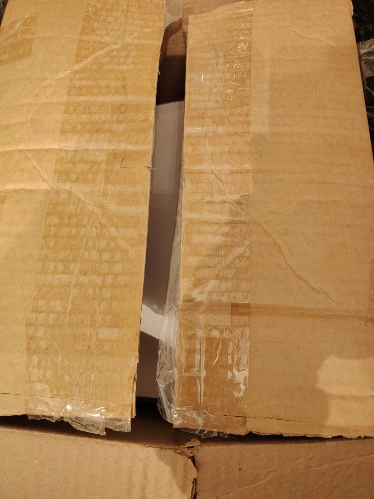 иногда жизнь упаковывается в такие вот неприглядные картонки)