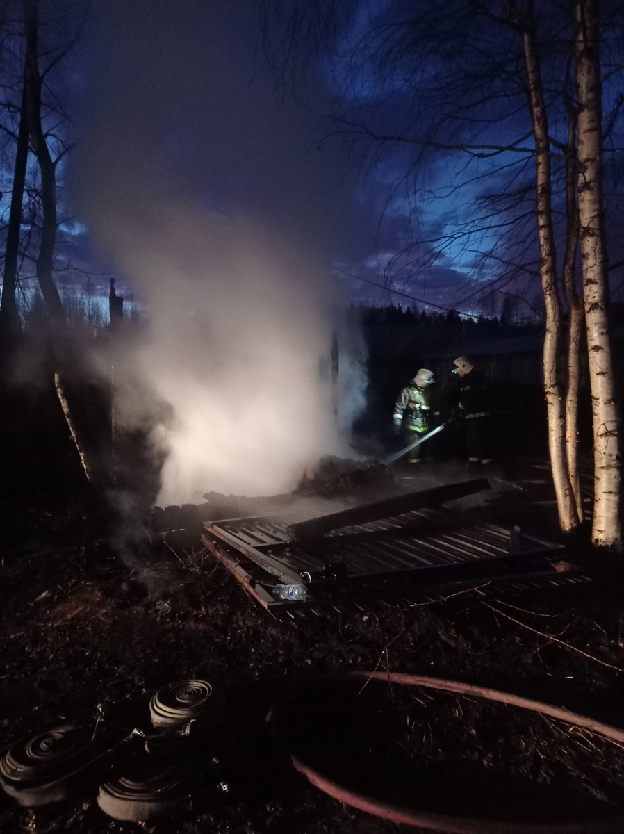    В Пряже ночью сгорела хозяйственная постройка с пиломатериалами © ГКУ РК "ОПС по Пряжинскому району"