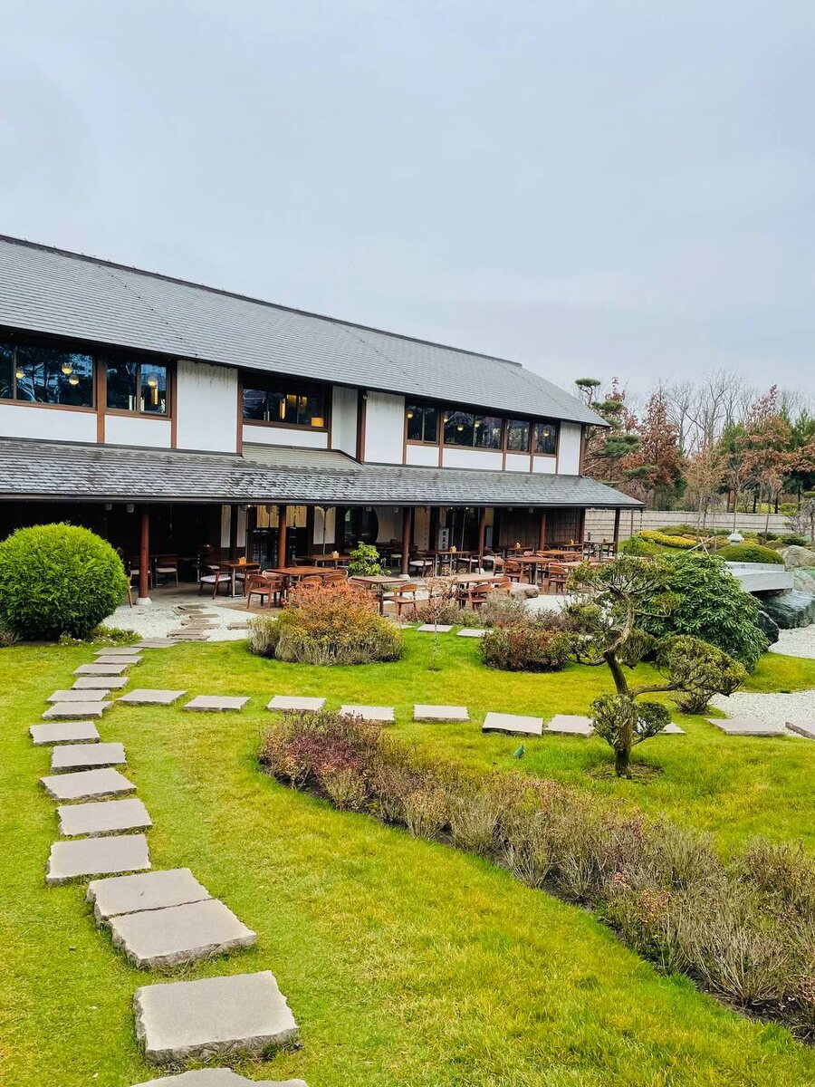 Внешний вид киотского типа строения, в котором размещена кофейня "Kissaten".