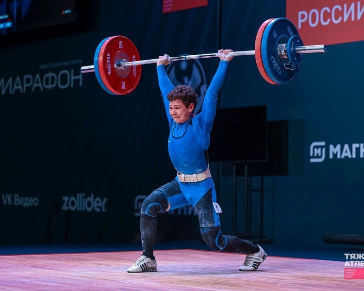     Курский школьник выиграл золото на первенстве России по тяжёлой атлетике