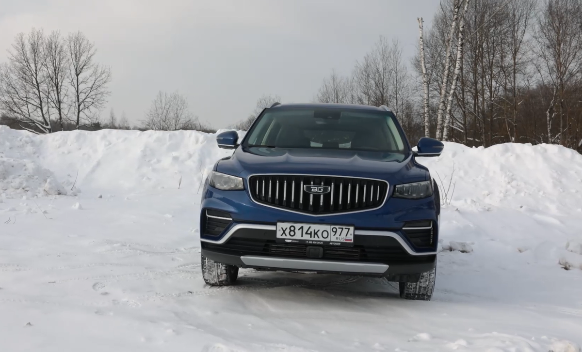 Belgee X70 после рестайлинга визуально изменился лишь решеткой радиатора.