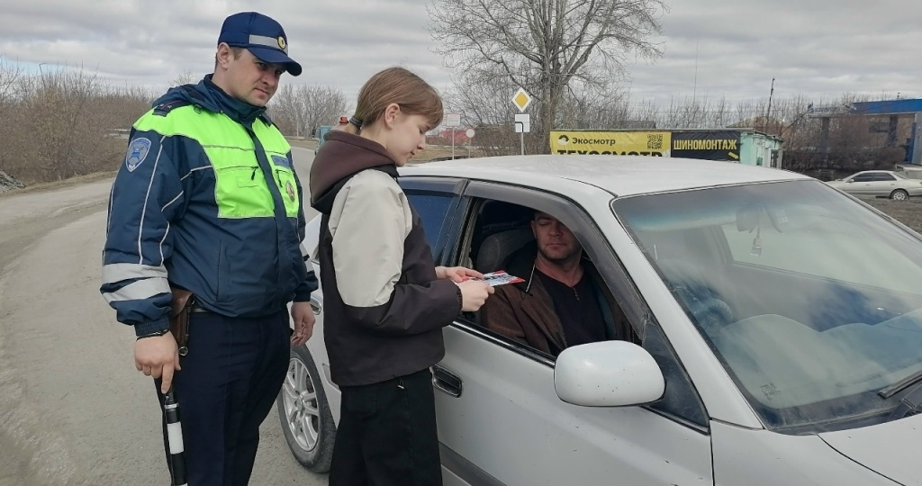 Соблюдать ПДД призвали волонтеры водителей в Куйбышеве