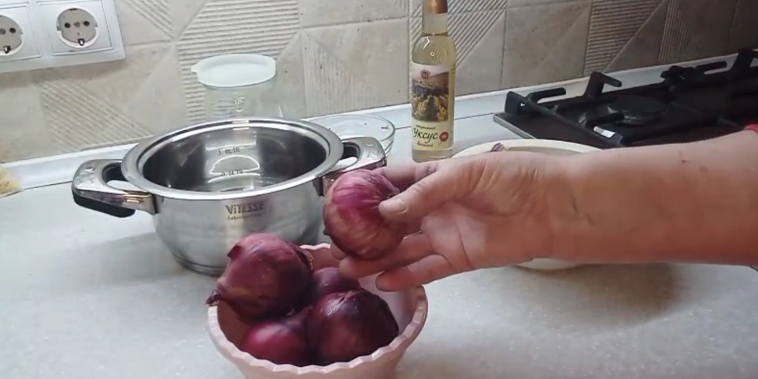 Маринованный красный лук