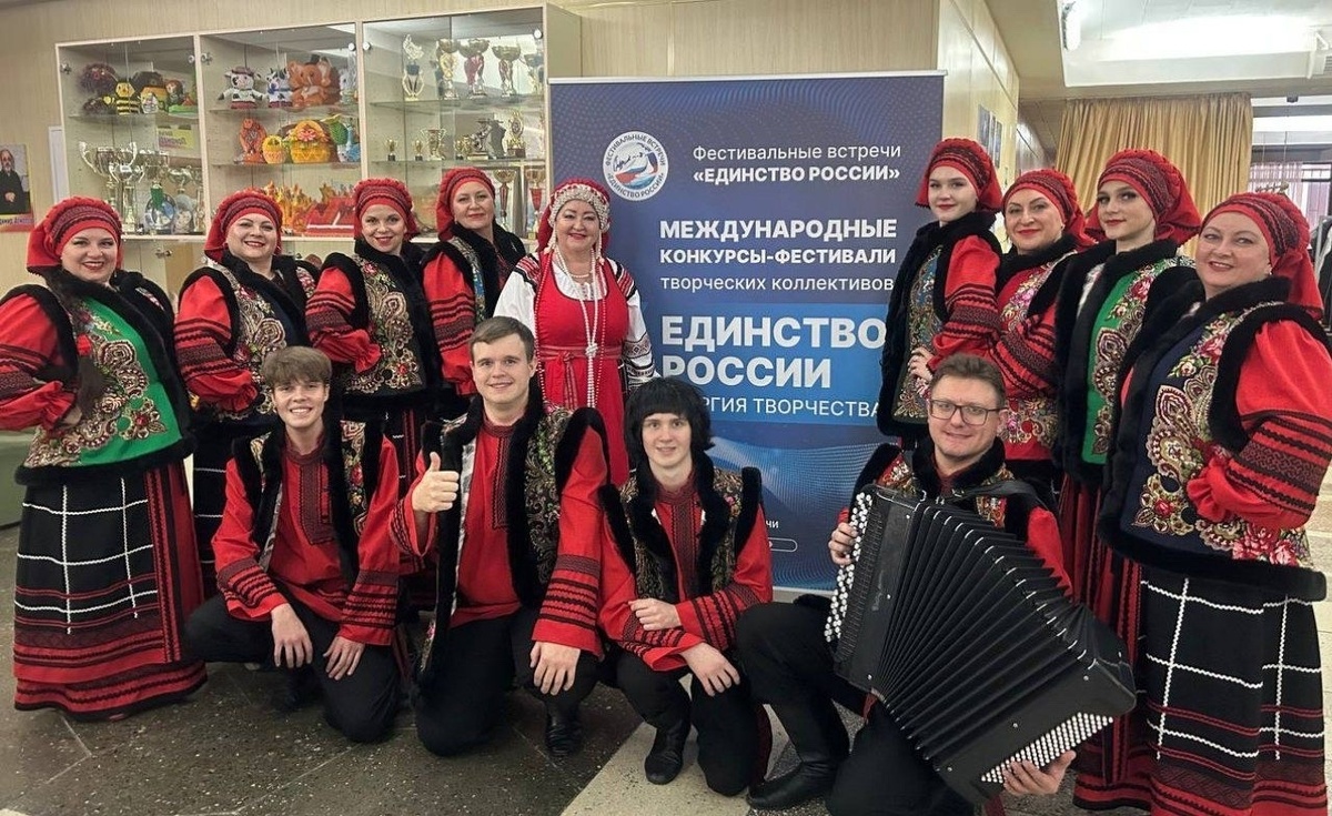 Международный конкурс-фестиваль творческих коллективов "Единство России".                «Лечила плюшевых зайцев, а вылечила себя песней»