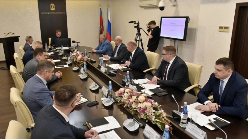     Совещание по озеленению и благоустройству Барнаула в весенне-летний период. Фото предоставлено пресс-службой Администрации Барнаула.