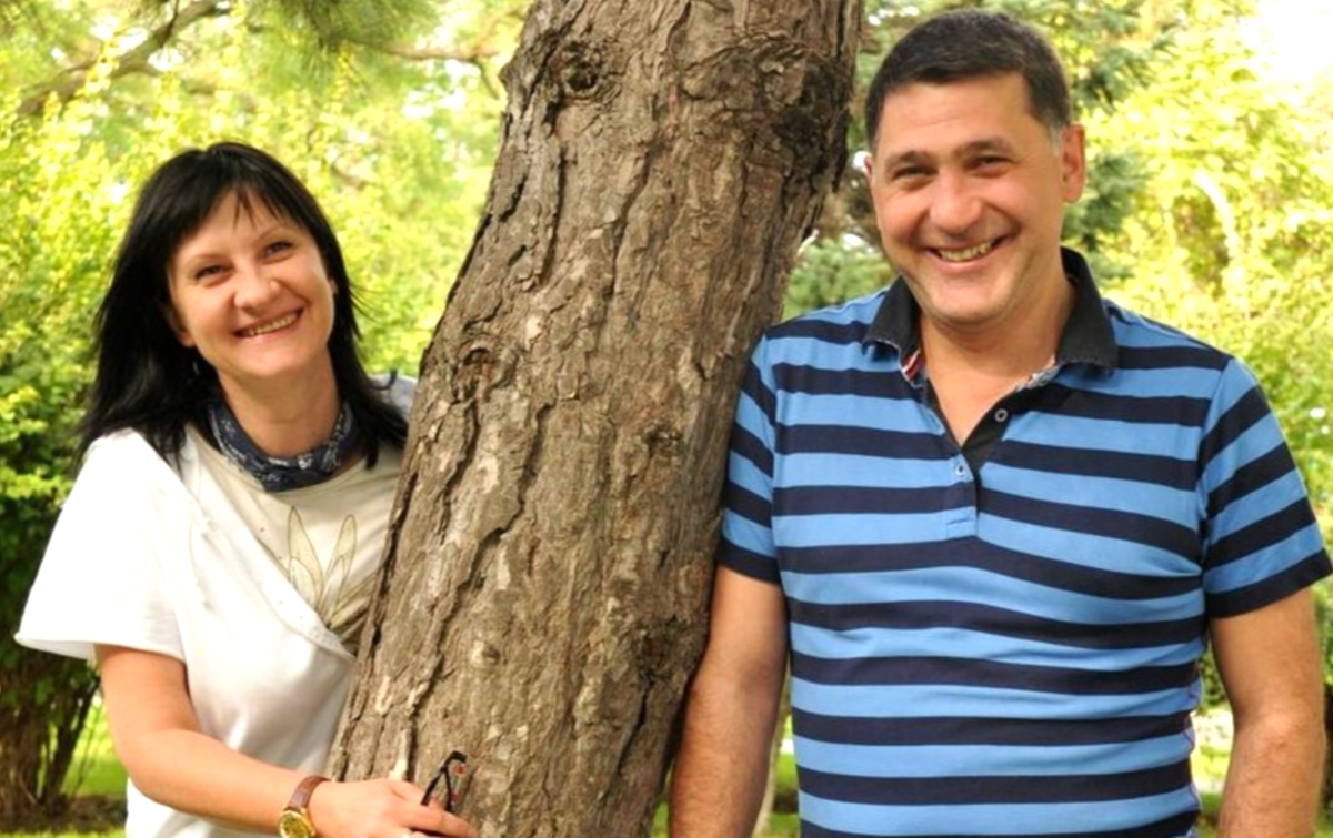 на фото Сергей Пускепалис с женой