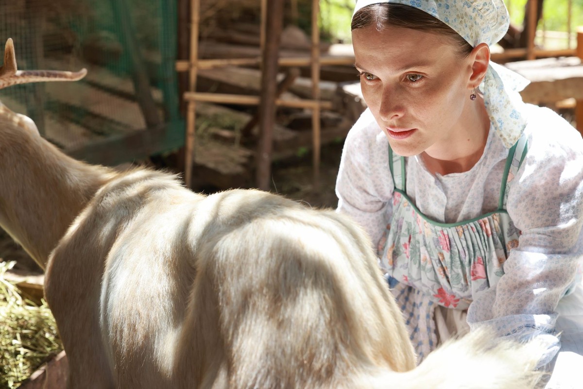 И коза в кадре настоящая, а что-то здесь не то. Фото Яндекс.Картинки. 