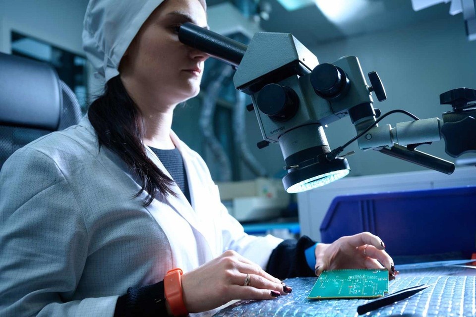    Разработки столичных предприятий охватывают широкий спектр отраслей: от медицины и фармацевтики до микроэлектроники и машиностроения. Фото: sobyanin.ru.