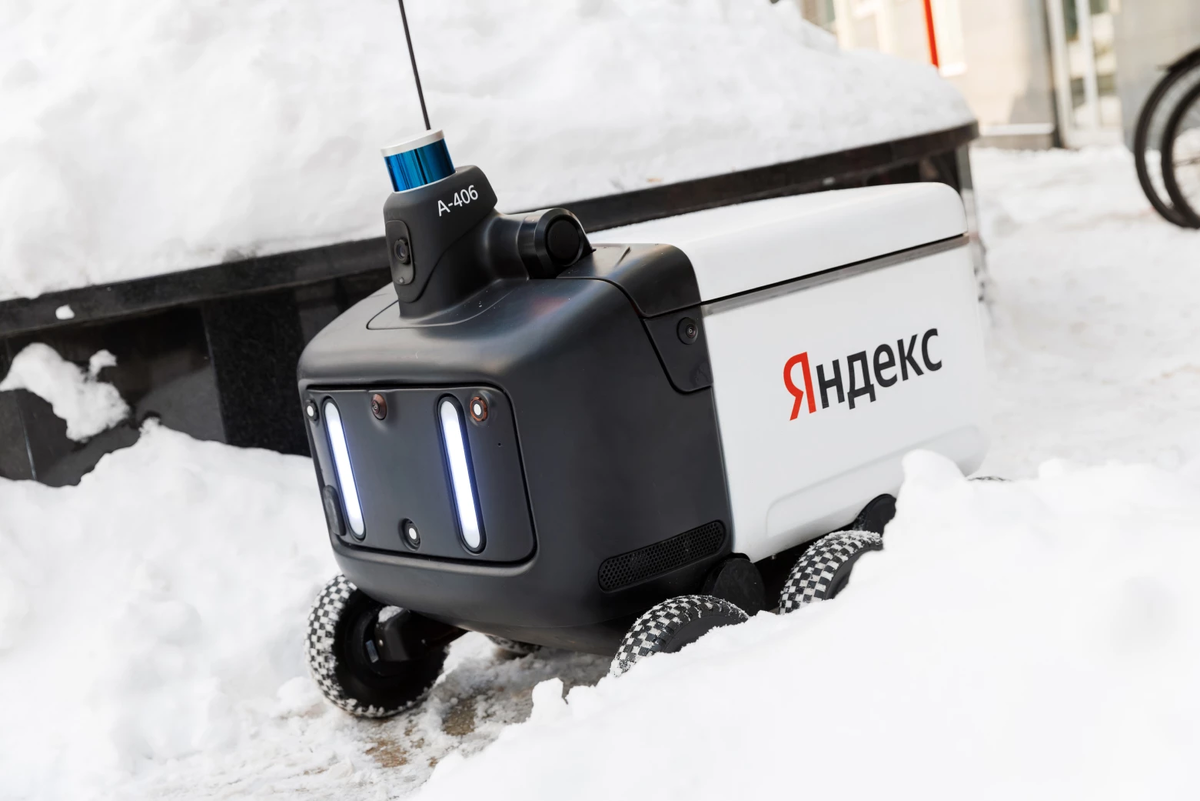 Яндекс робот застрял в снегу