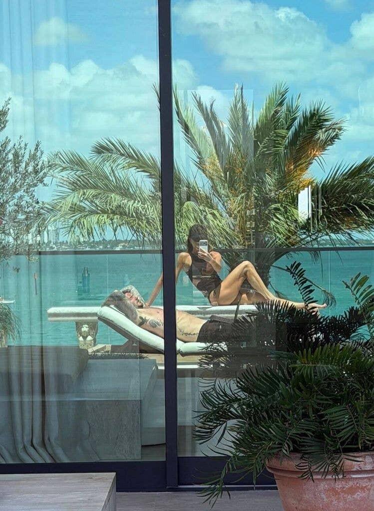    Источник: Социальные сети  | Виктория и Дэвид наслаждались солнечной погодой в Майами