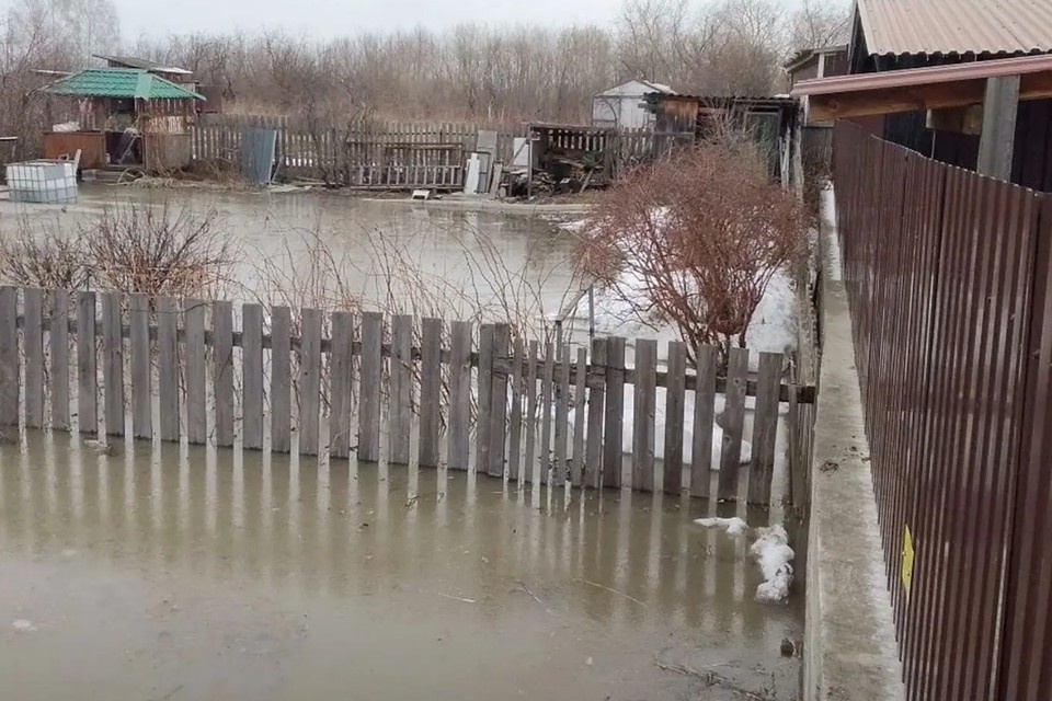    Группировка спасателей продолжает дежурство на опасных участках. Фото: МЧС России по Томской области