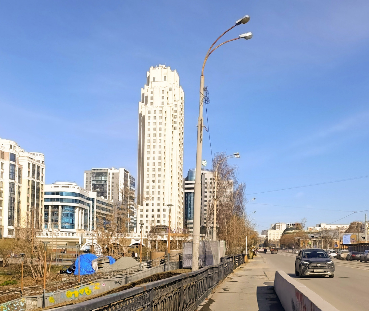 Город Екатеринбург, улица Куйбышева через реку Исеть