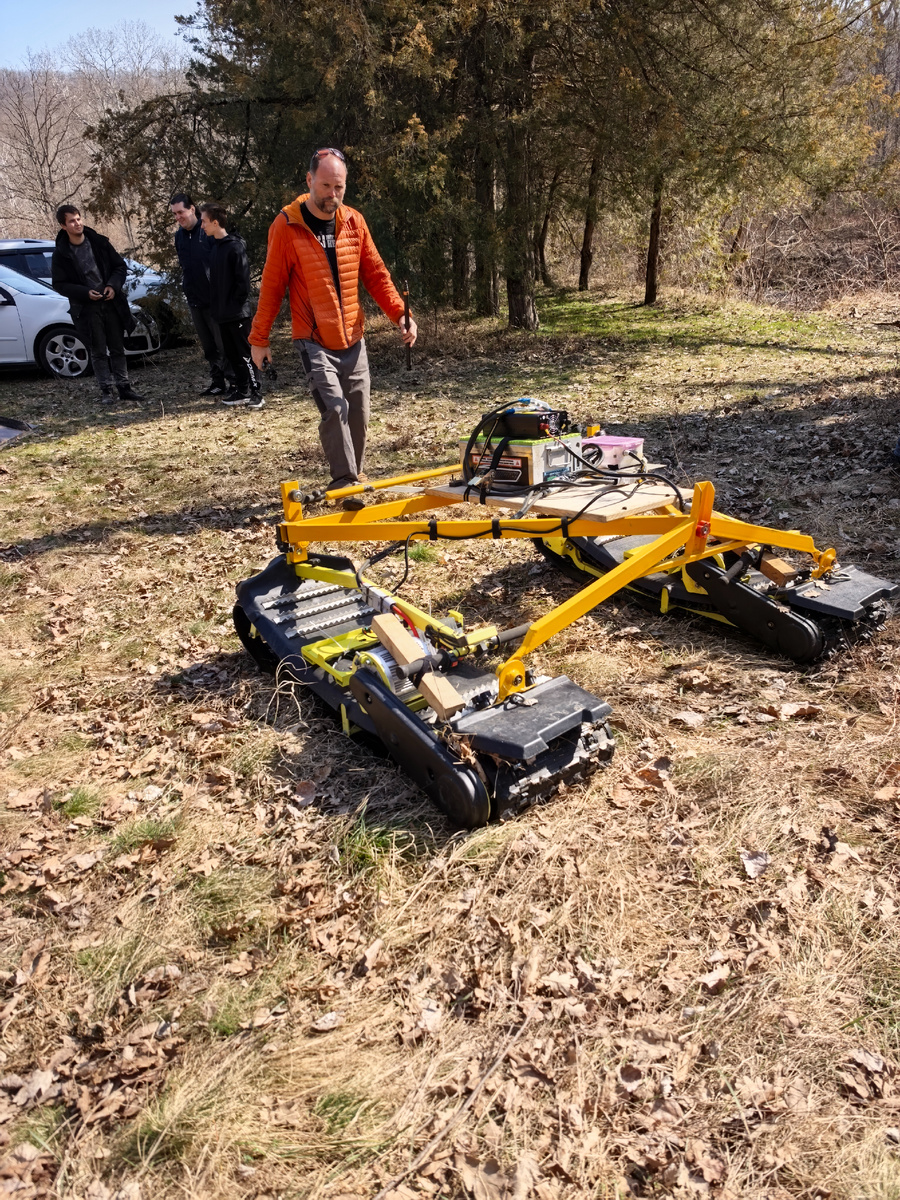 Фото: полевые исследования вариантов применения мобильной передвижной энергосистемы. Пресс-служба АГУ.