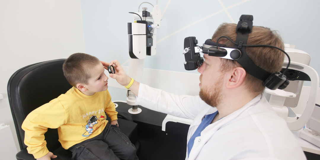 Зрение школьников: почему дети всё чаще носят очки и как замедлить процесс