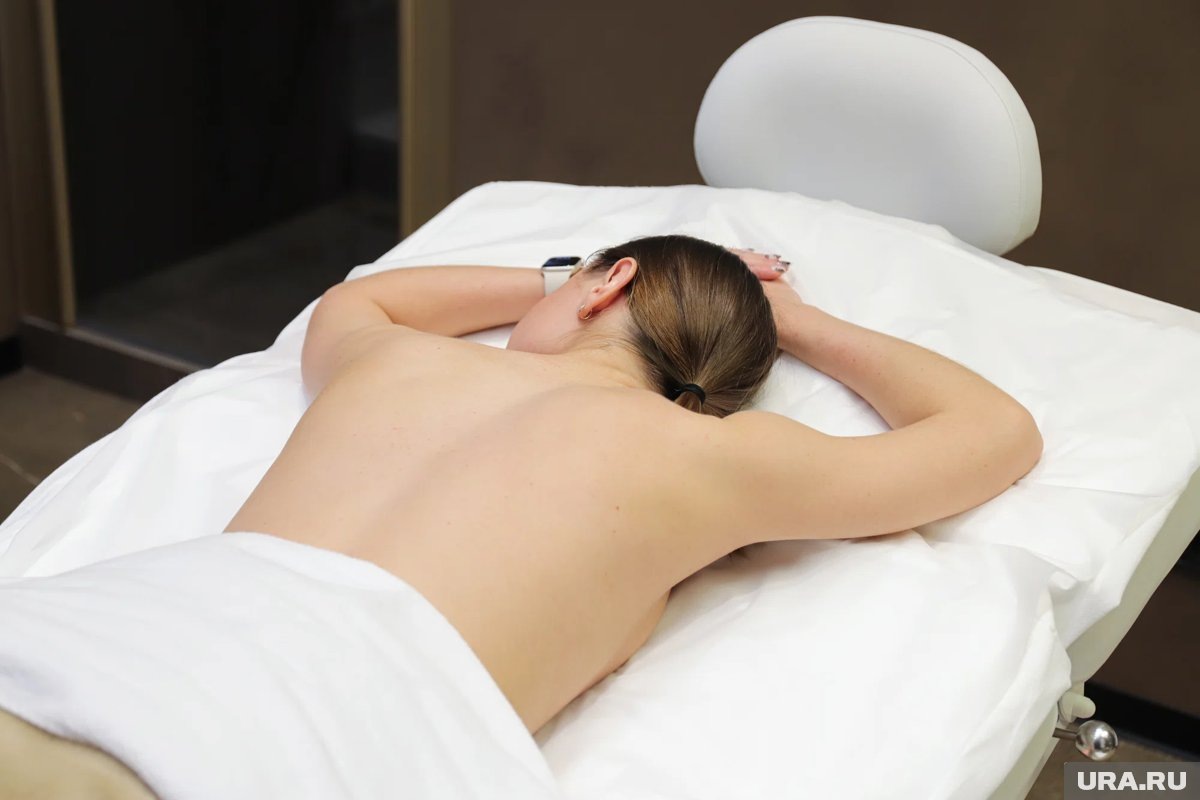     В Салехарде девушке обожгли ноги во время лимфодренажного массажа