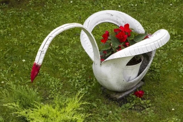    Какой штраф грозит за использование покрышек для клумб во дворе?