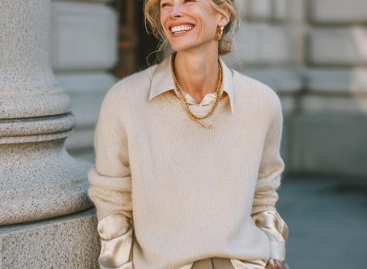 Стиль кэжуал для женщин 45+: как не выглядеть неряшливо в повседневных образах