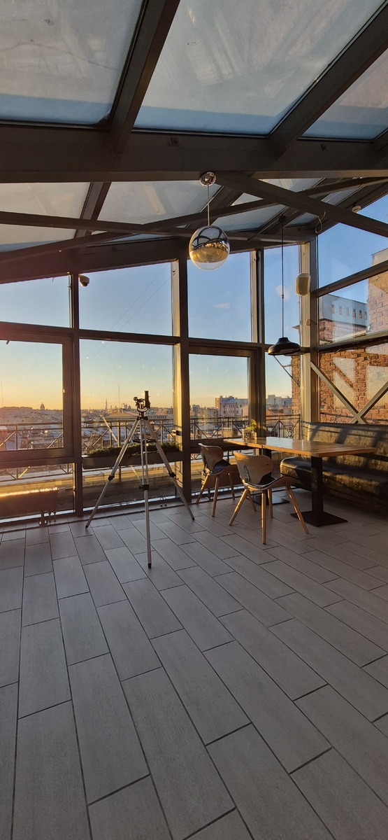 Ожидая заказ, дождались заката. 