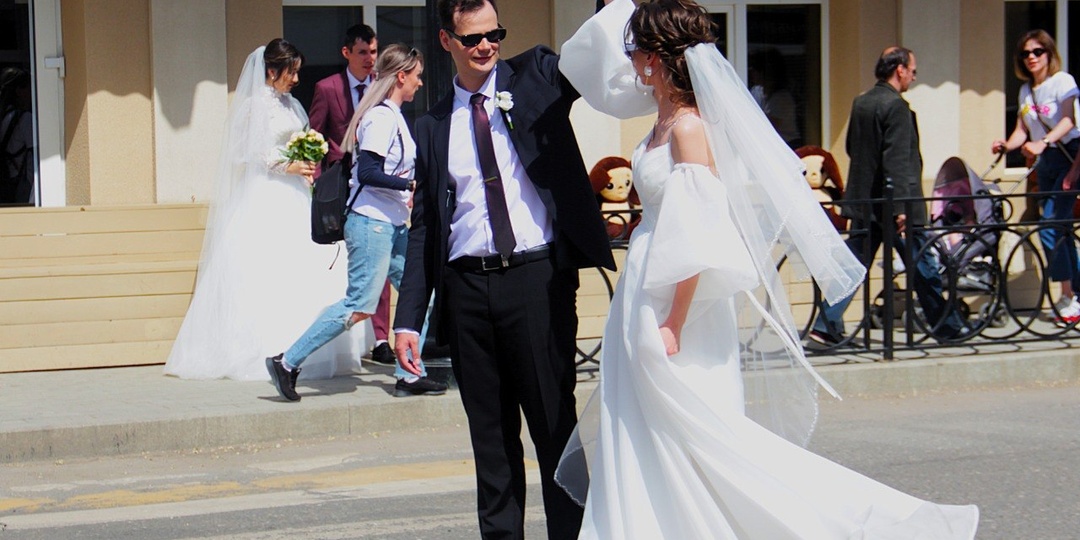 Красная горка открывает свадебный сезон в Астрахани