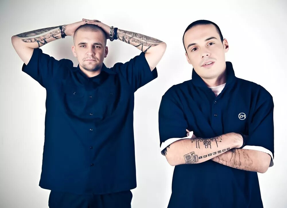    Баста и Гуф повторили свой культовый снимок 16-летней давности