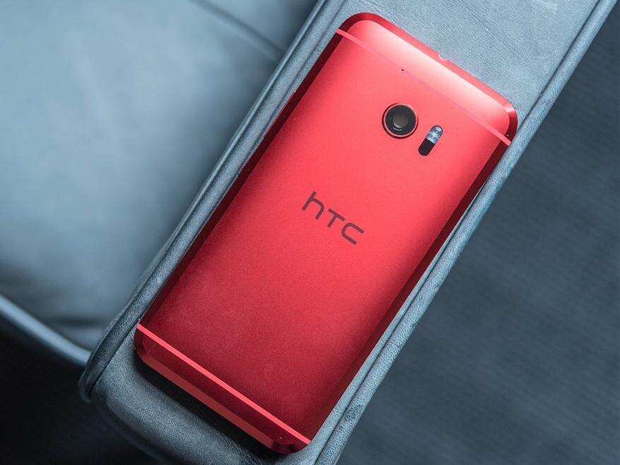 HTC 10 выпускался и в редкой красной расцветке. Такой смартфон можно было купить в Японии или на Тайване