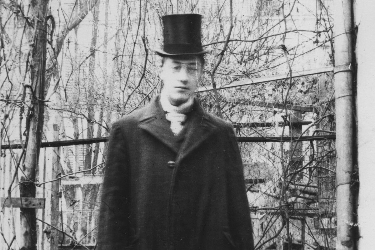 Николай Гумилев в Париже. Источник: Волошин Максимилиан / Общественное достояние📷
