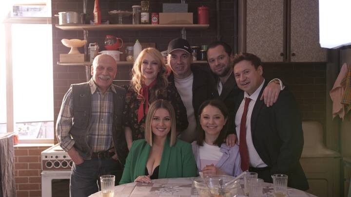  В центре сюжета сериала «Универ. 15 лет спустя» жизни и проблемы уже повзрослевших студентов / Фото: Телеканал СТС, START / Телеканал СТС, Телеканал ТНТ