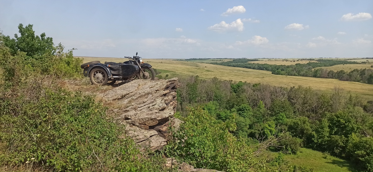 Мотоцикл Днепр МТ-11 в Донецких степях