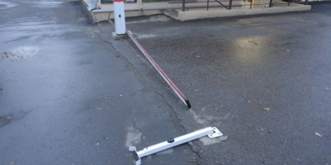 😡 Снесла шлагбаум, отказалась платить и перестала выходить на связь. Проблемная клиентка спортивного клуба…