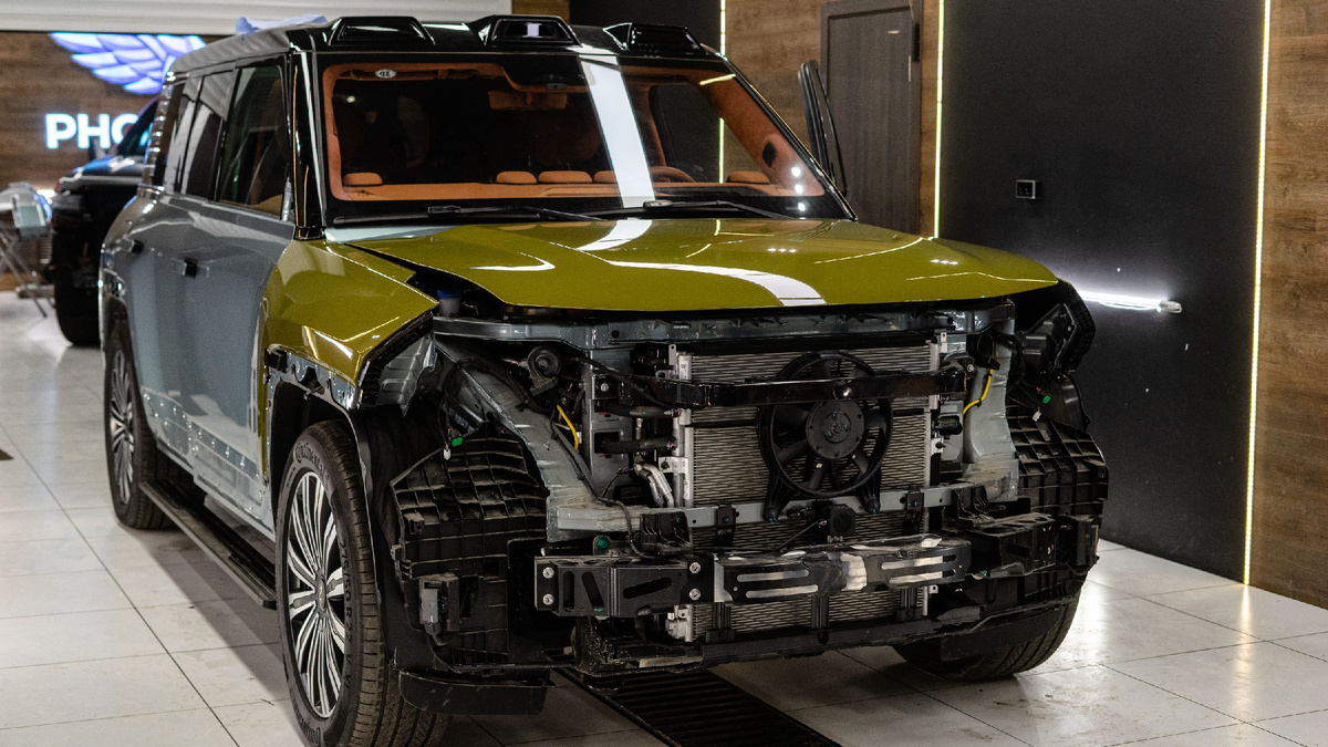 Хотим познакомить вас с очередным проектом. Это полная замена цвета на автомобиле. В работе использовали четыре вида плёнок: три вида защитных - цветной, матовый, прозрачный полиуретан, и чёрную виниловую пленку. 

Автомобиль получил эксклюзивный цвет и при этом лкп под надежной защитой.

Мы за смелые и нестандартные решения!Наша команда готова выполнять самые непростые задачи и запросы наших дорогих клиентов. 

Ждём ваши автомобили в нашей студии!