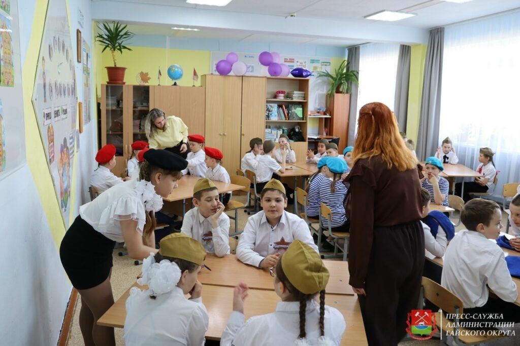 Юные патриоты показали командную работу, ловкость и выносливость. Фото: администрация Гайского округа.📷
📷
📷
📷

